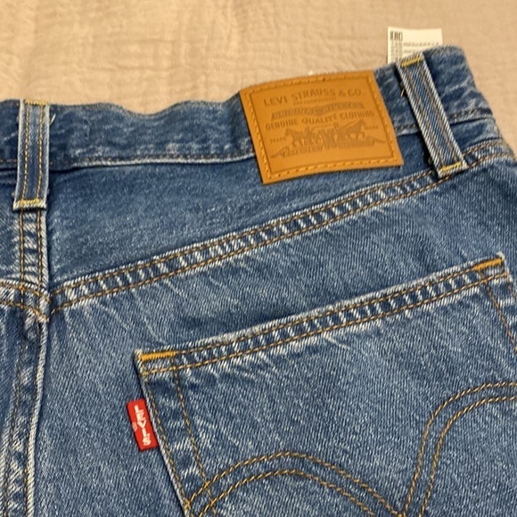 Levis Ribcage Shorts - Picture 14 of 15